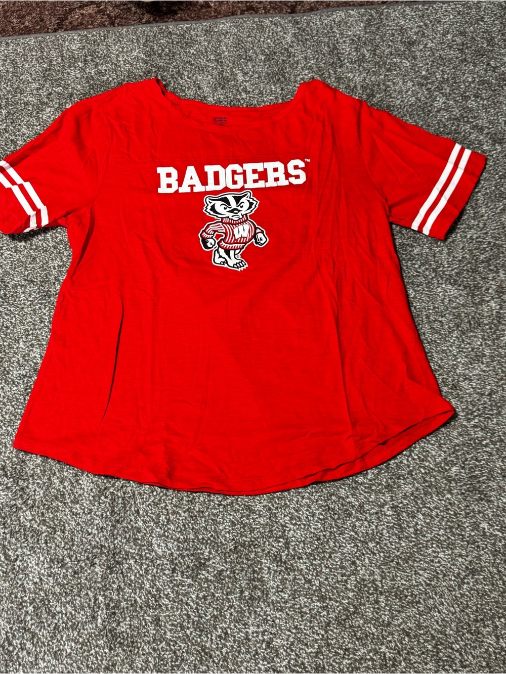 NCAA Red Badgers Short Sleeve Tee with White Stripes